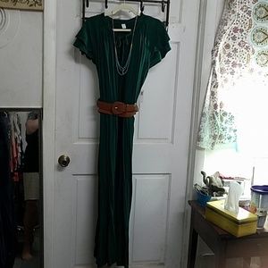 Beautiful Old Navy emerald green dress. nwt